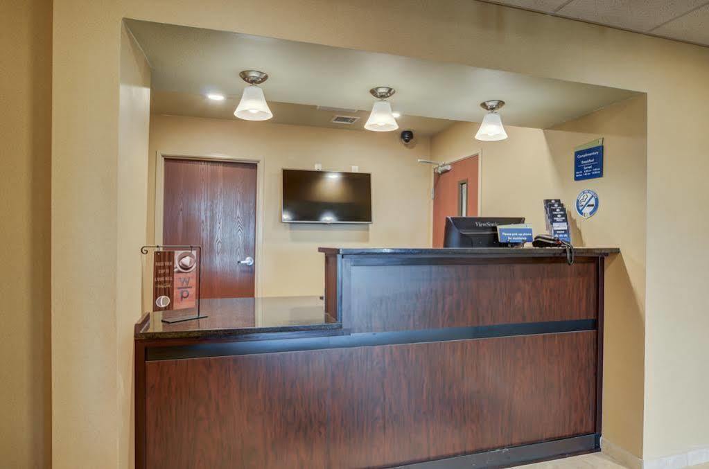 Cobblestone Inn & Suites - Lakin Exteriör bild