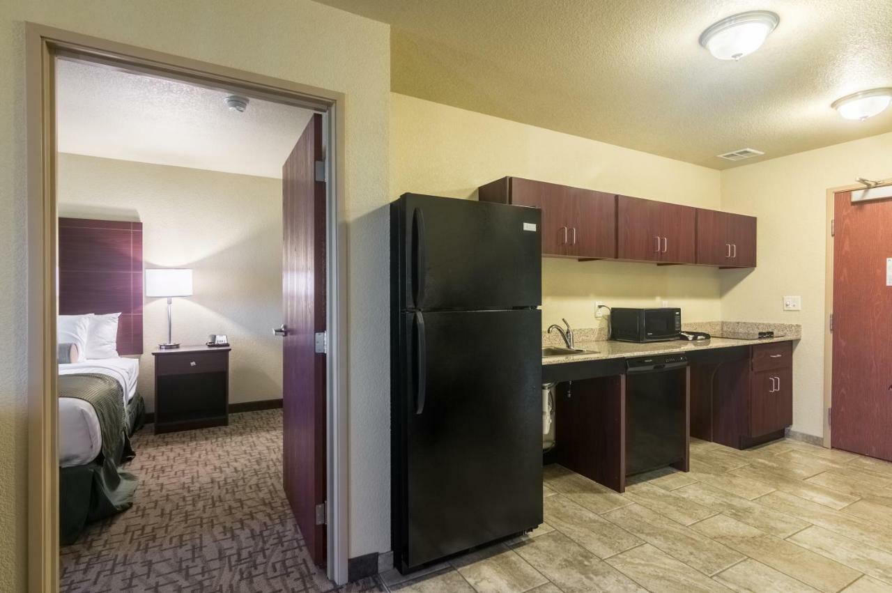 Cobblestone Inn & Suites - Lakin Exteriör bild